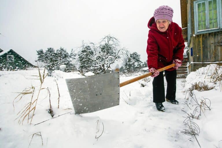 Elder Care Ashland OH - Helping Your Senior Avoid Injury While Outside this Winter